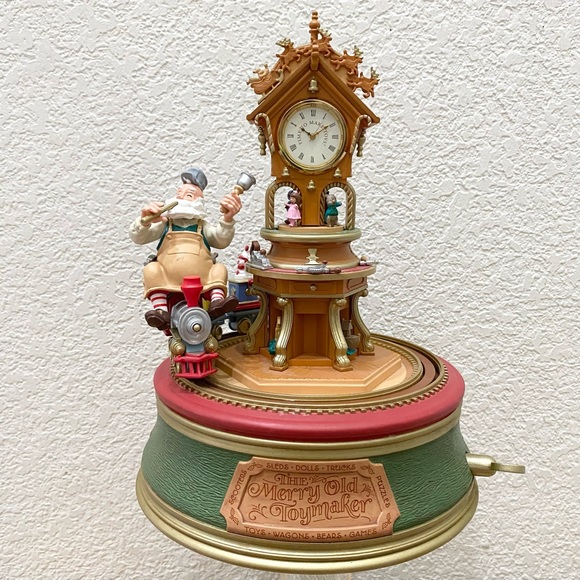 Hallmark THE MERRY OLD TOYMAKER 10" Musical Animated Santa Clock Tabletop Decor - Picture 11 of 16